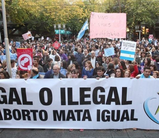 Argentina: Un aborto clandestino podría apagar la vida de una mujer