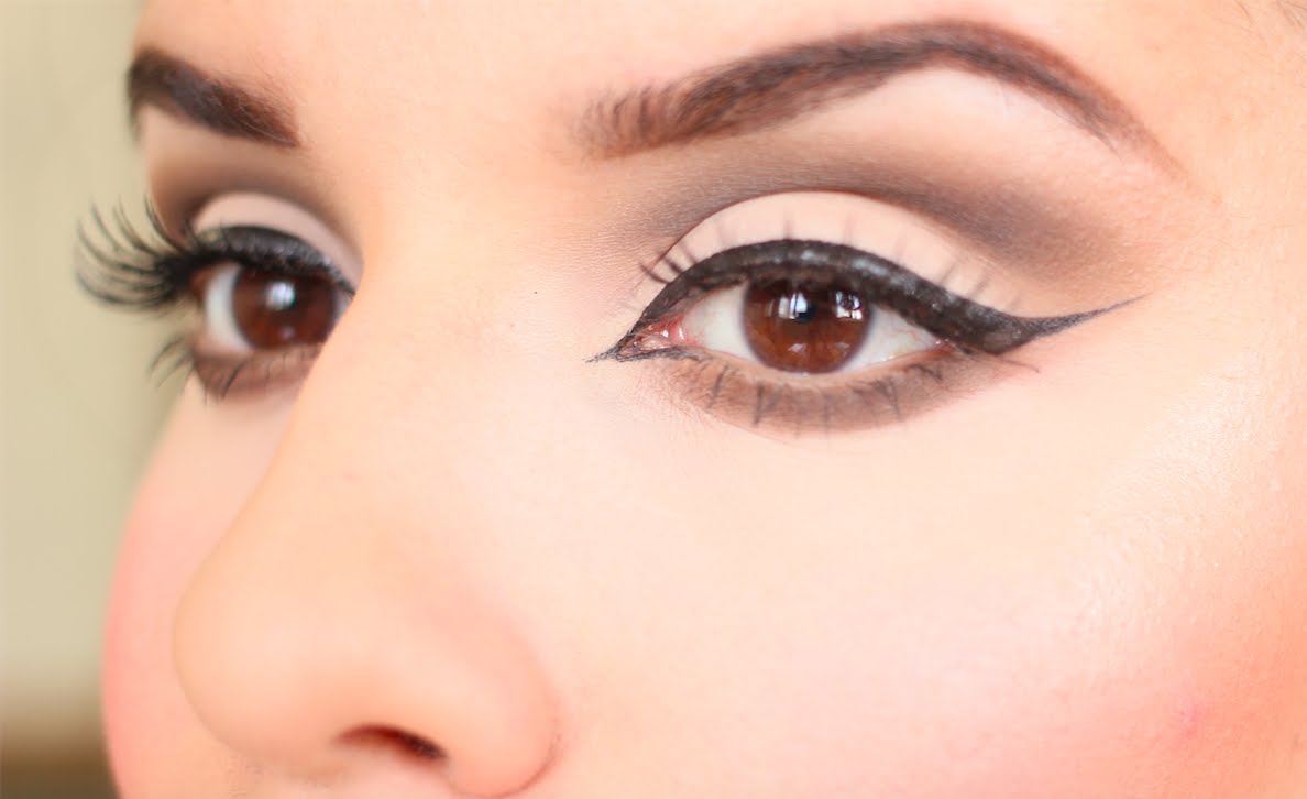 como maquillar ojos caidos 15