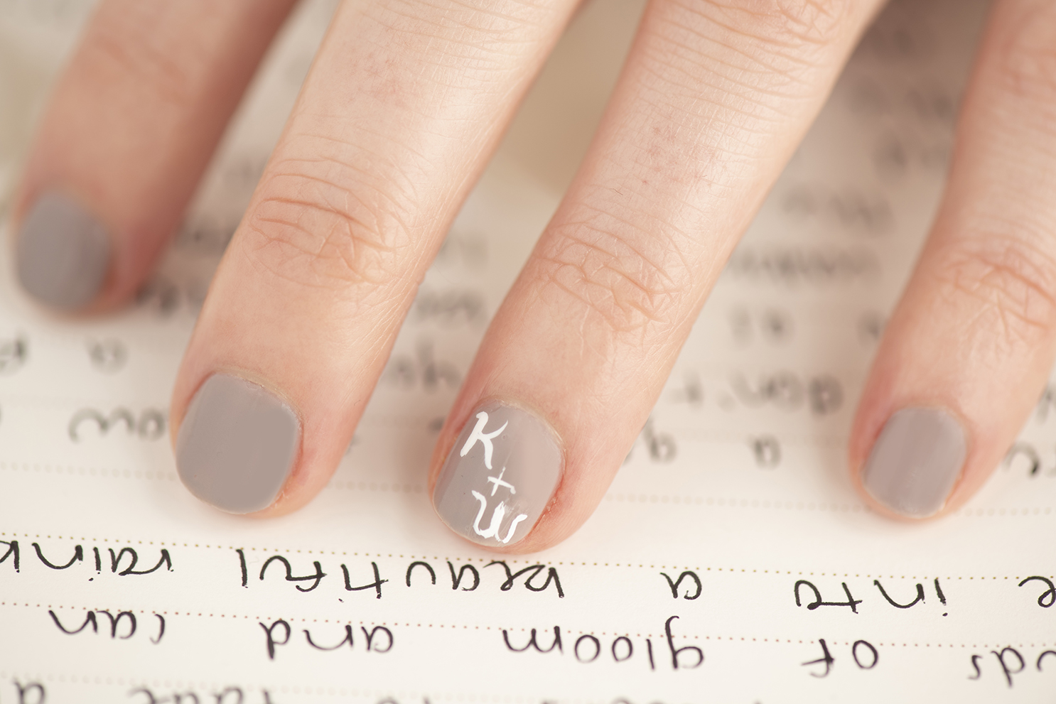 Uñas con iniciales Uñas con iniciales