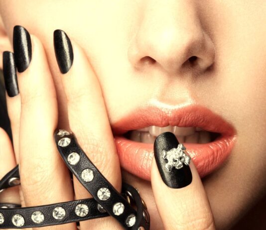 +22 Uñas con calavera para nail arts ¡Muy Punk Glam!