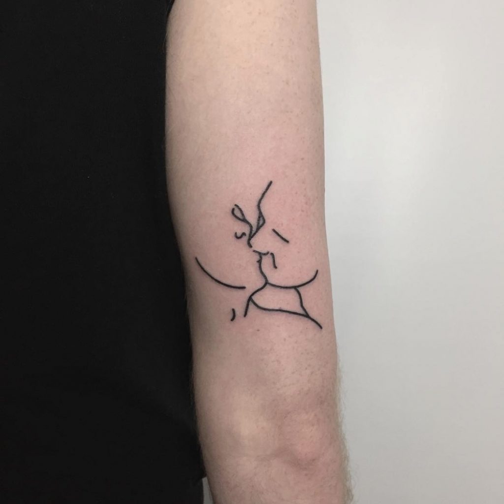 Besos Tatuajes dentro de messi tatuaje Tatuajes Lineales Peque?os. El Arte Del Dise?o Perfecto.