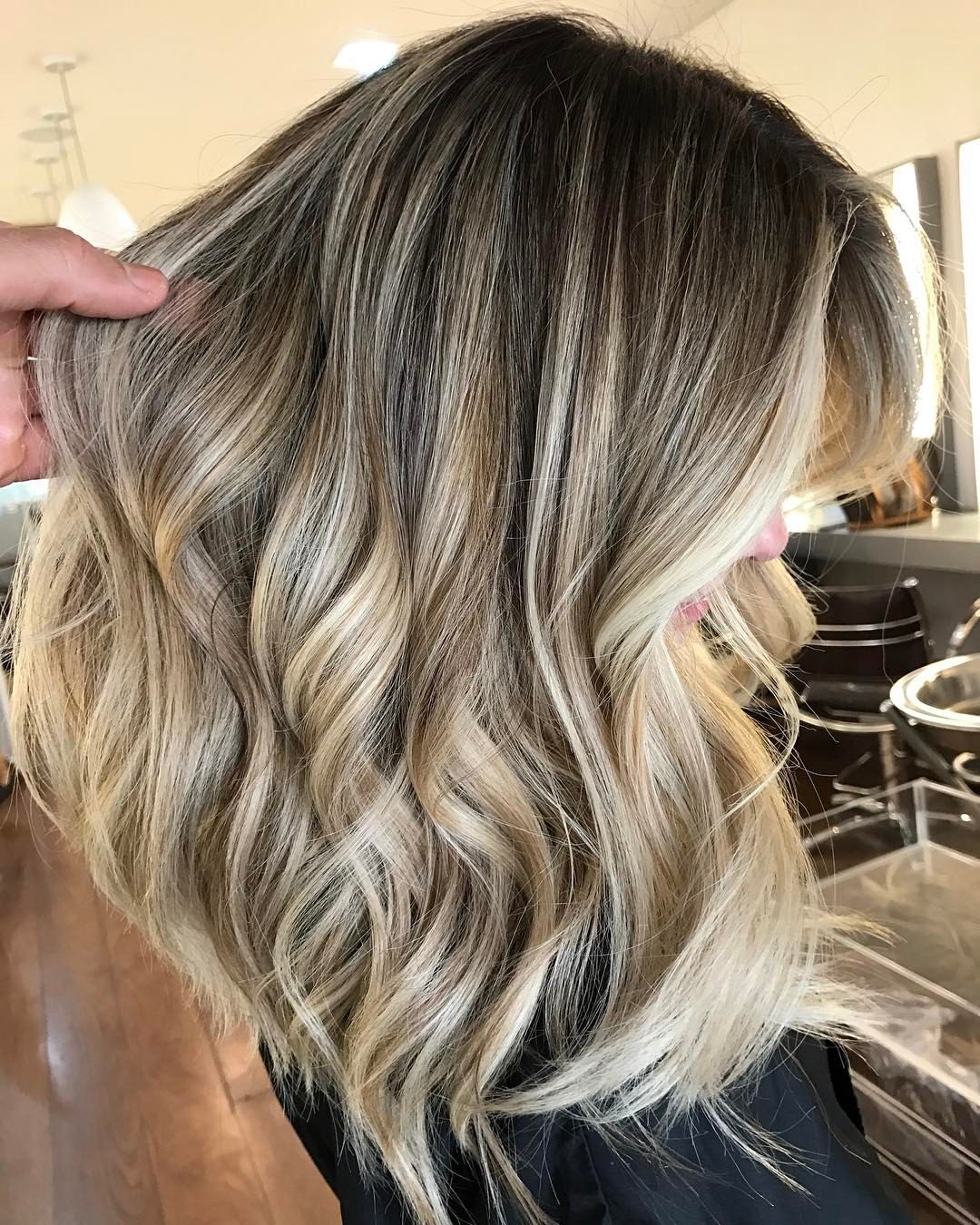 Balayage contouring pelo corto Balayage contouring pelo corto