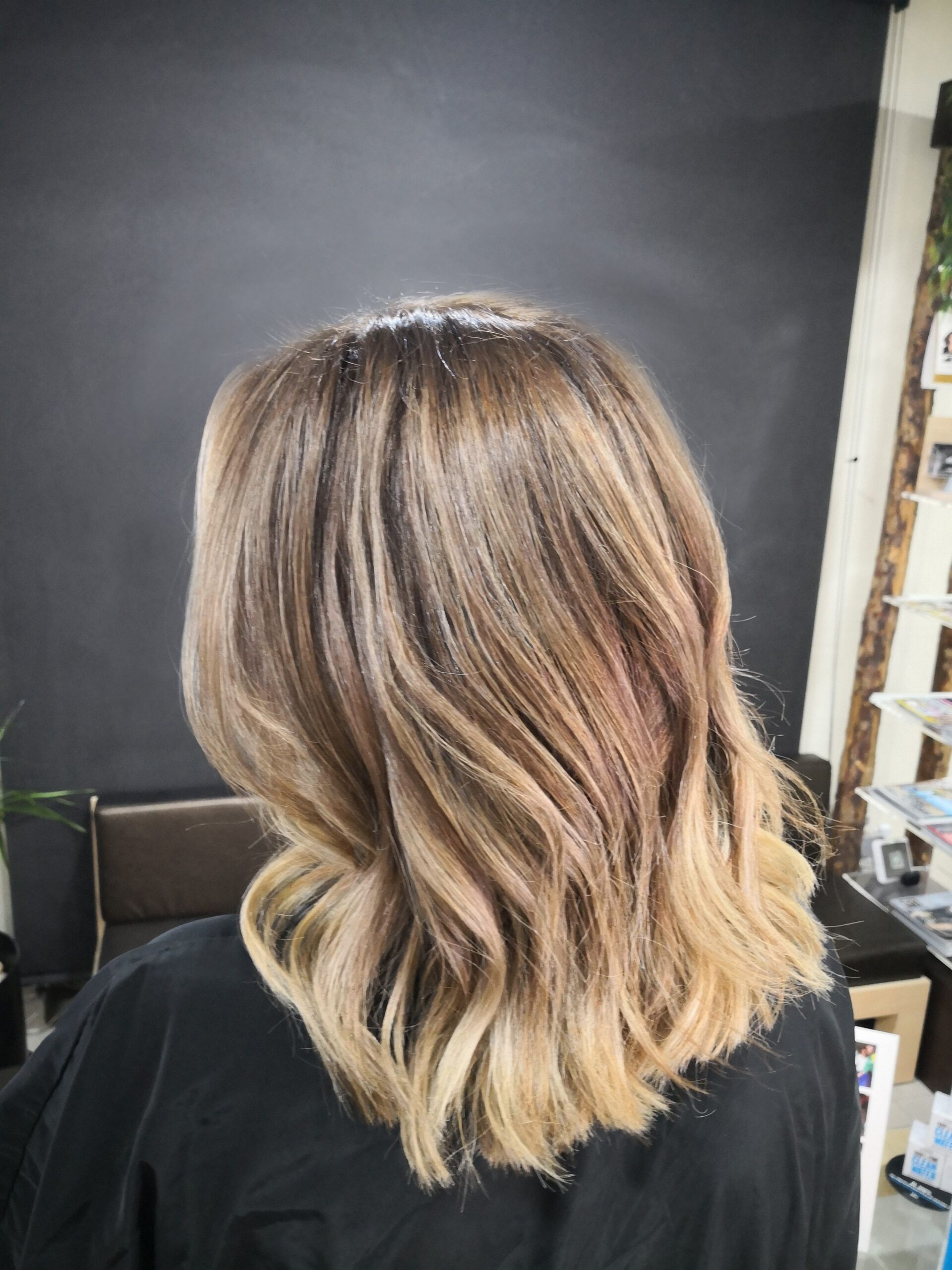 Balayage contouring pelo corto Balayage contouring pelo corto