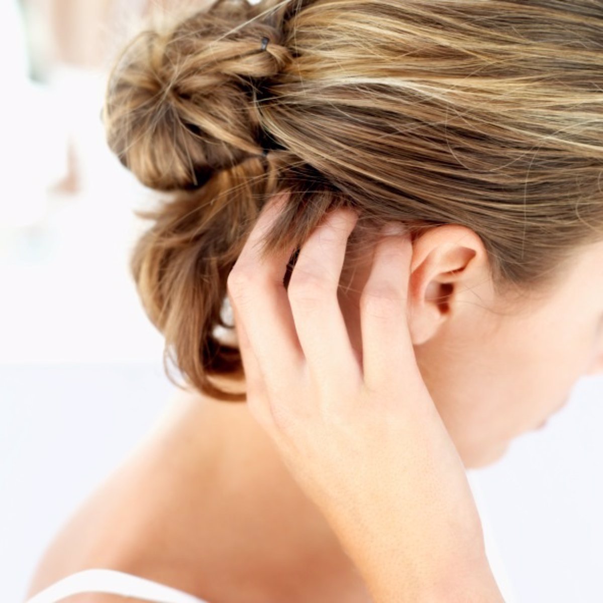 Pelo, cabeza, moño, rascar, piojos
