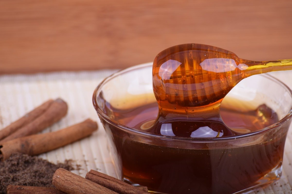 mascarillas de canela, miel y aceite de oliva para el cabello